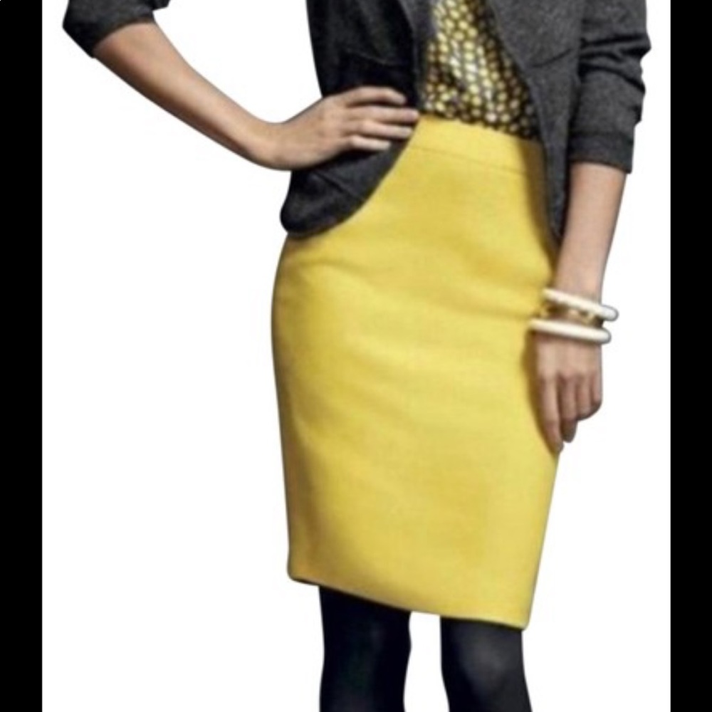 CAbi skirt sz 6. Never worn